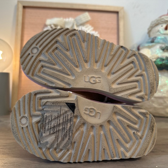 UGG Kids | Classic II Metallic Glitter in Rose Gold - Picture 6 of 7